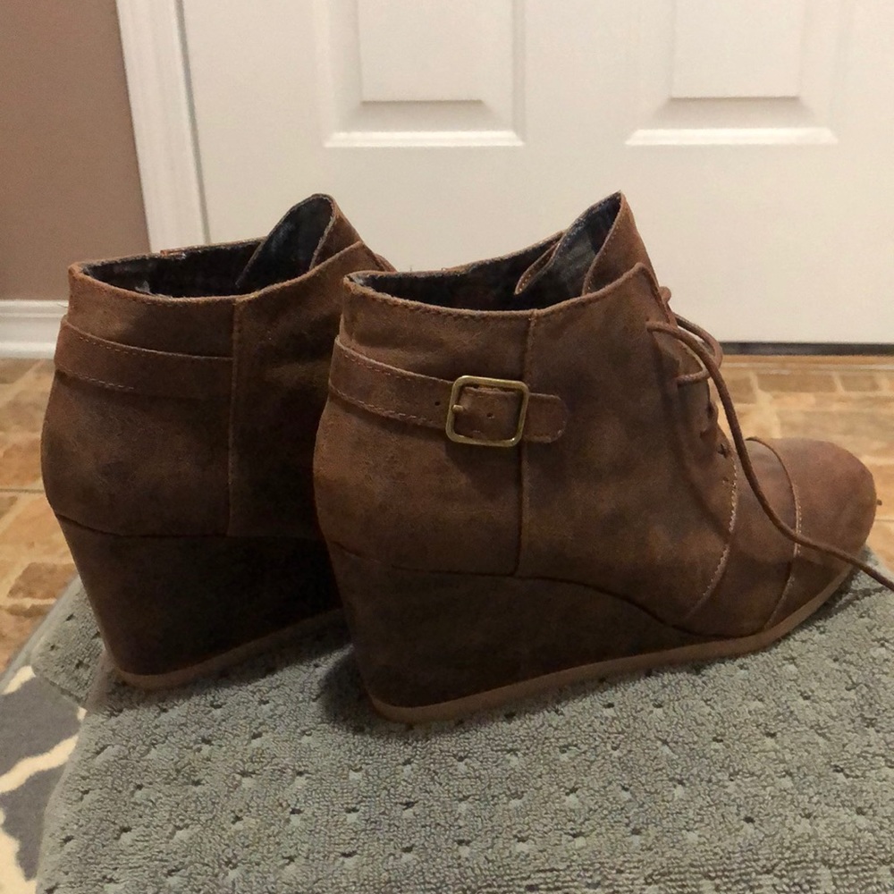 Maurices Lace up boot